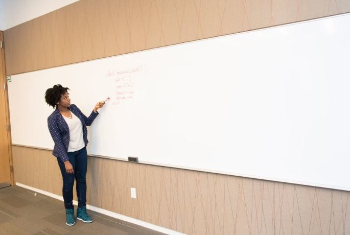 estudie-los-programas-para-aprender-inglés-presenciales Valore los programas para aprender inglés presenciales