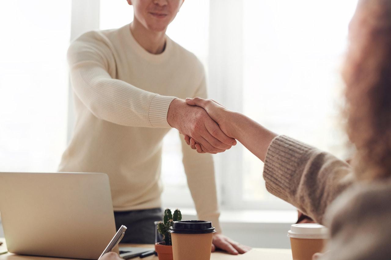 Enfóquese en practicar su inglés conversacional
